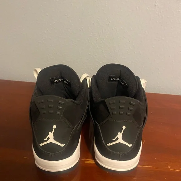 Jordan Black and White Low-Top Sneakers Air Jordan 4 Retro Thunder - Picture 5 of 10